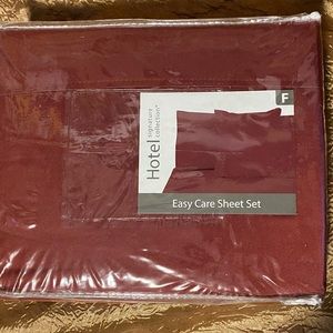Hotel Signature Collection 4 PC Easy Care Sheet Set Burgundy New